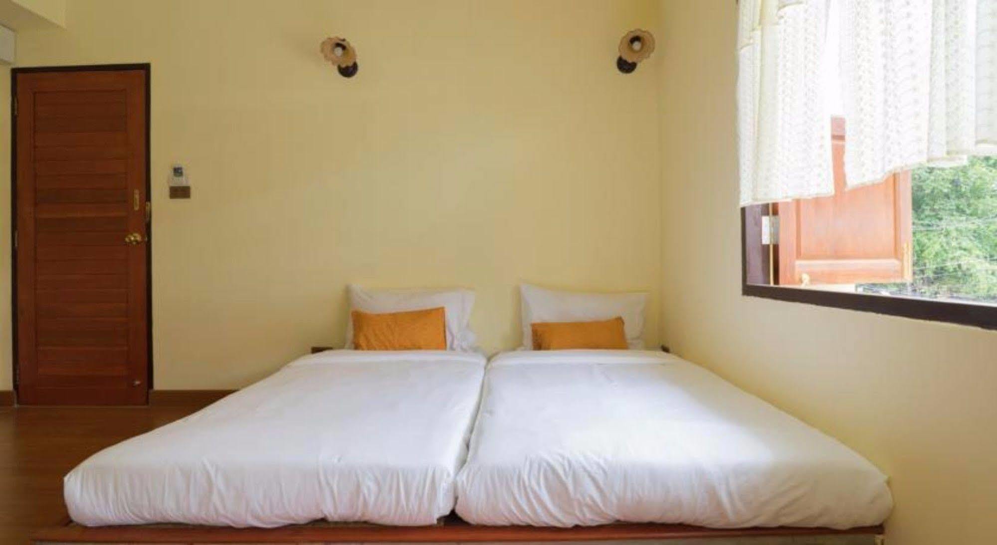 Bed and Breakfast Manon Sleepeatdrink Chiang Mai Exterior foto